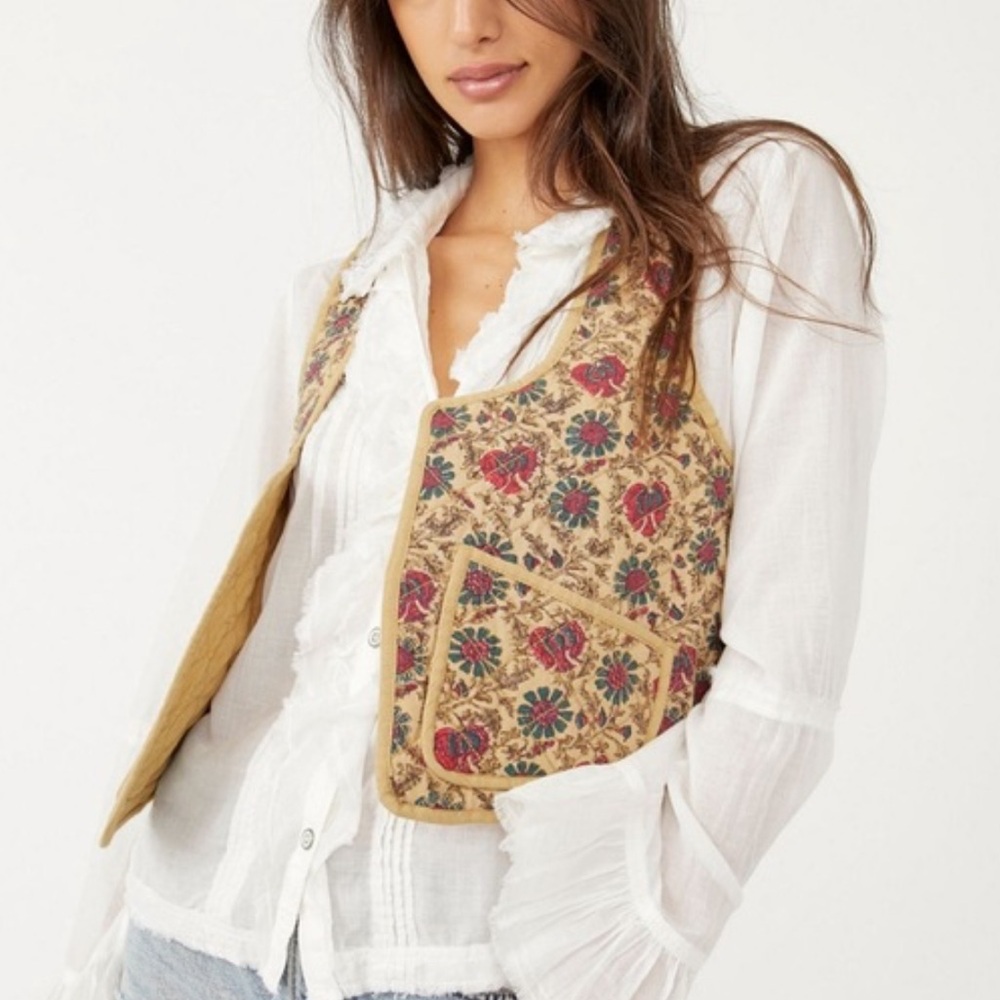 Free People Kenzie Quilted Vest Tan Red Floral Pocket Open Front Bohemian-Small